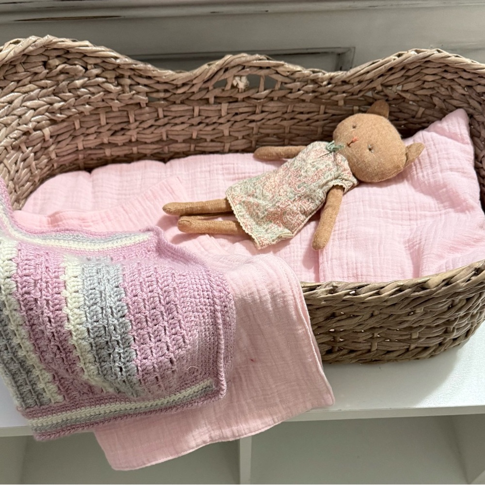 Minikane Bassinet with Bedding